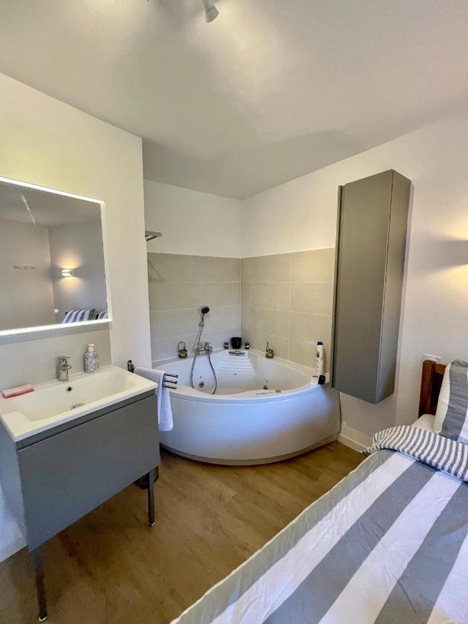 Badine Beach 5P Plage Piscine Balneo Clim Jardin Exotique Hyères Exteriör bild